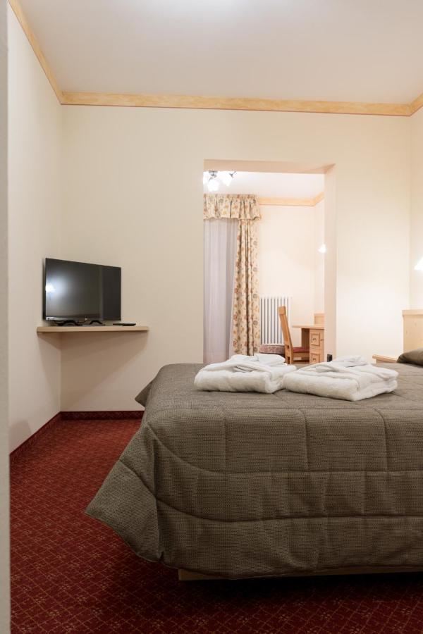 Hotel Crepei Pozza di Fassa Exterior photo
